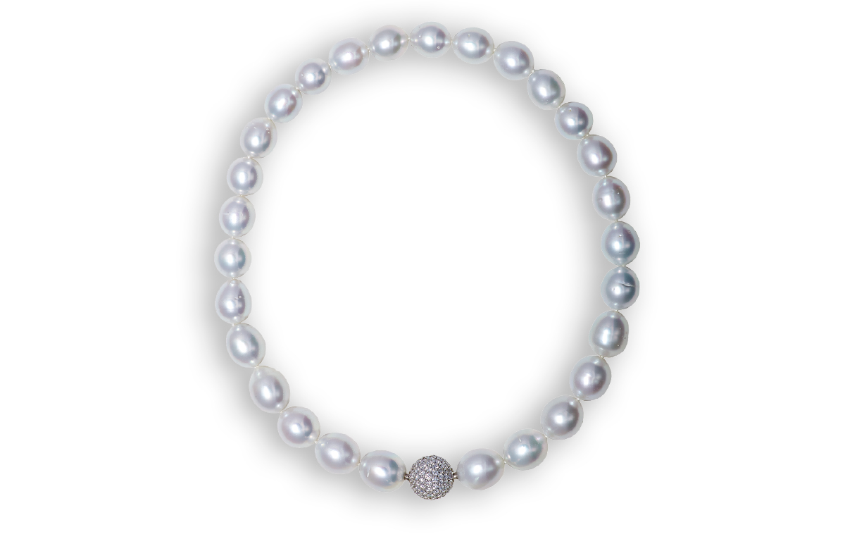 Perlenkette aus 29 ovale weiße Südsee-Zuchtperlen von Juwelier Wilm Hamburg