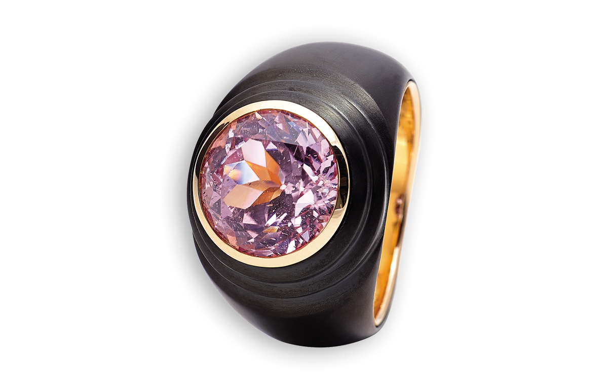 Rotgold–Ring mit Edelstahl geschwärzt und Kunzit in Hamburg und Sylt kaufen bei Juwelier Wilm