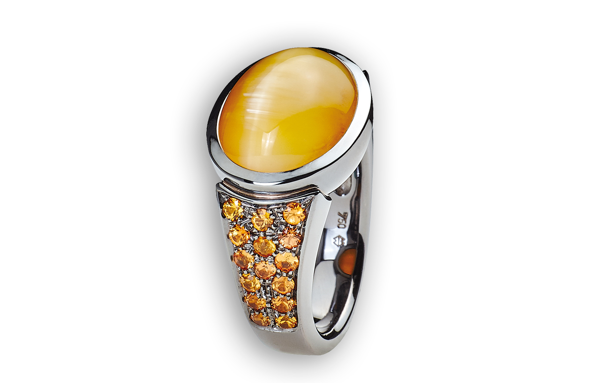 Weißgold Ring schwarz rhodiniert mit 30 Saphiren in Hamburg und Sylt bei Juwelier Wilm