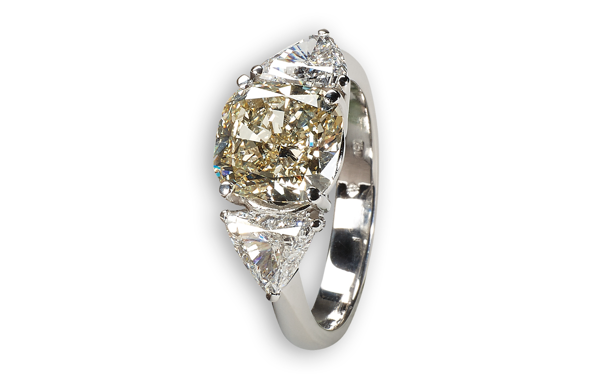 Diamant Ring Weißgold, champagnerfarbener und weißer Diamant in Hamburg und Sylt kaufen bei Juwelier Wilm
