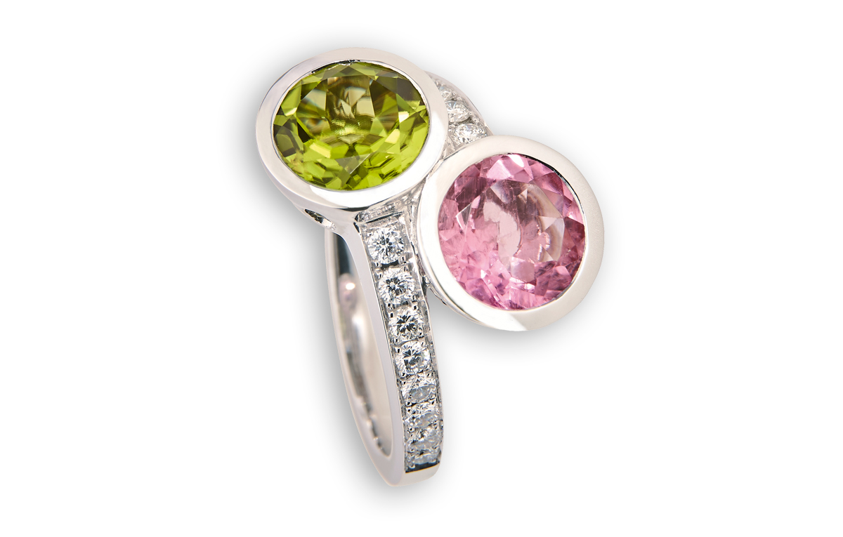 Diamantring mit Peridot und rosa Turmalin. Erhältlich bei Juwelier Wilm, Ballindamm Hamburg
