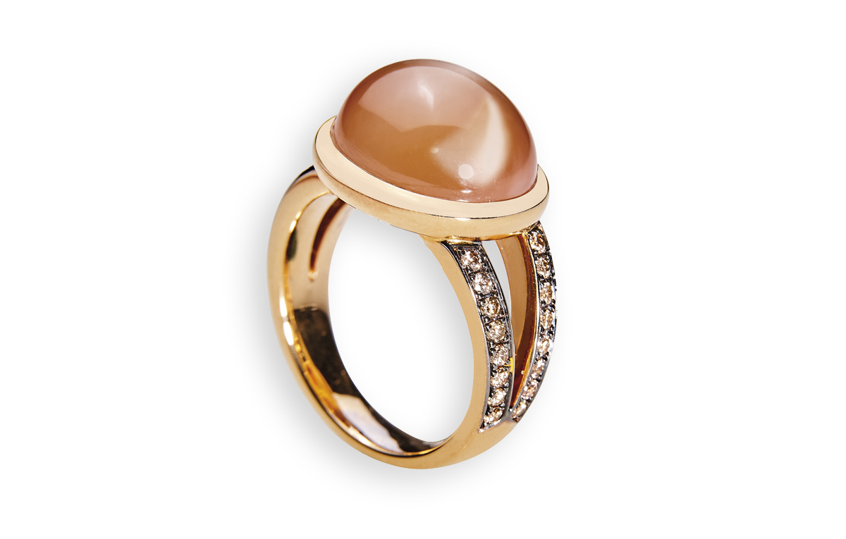 Rotgold Ring mit Mondstein, braune Diamanten in Hamburg kaufen, bei Juwelier Wilm, Ballindamm