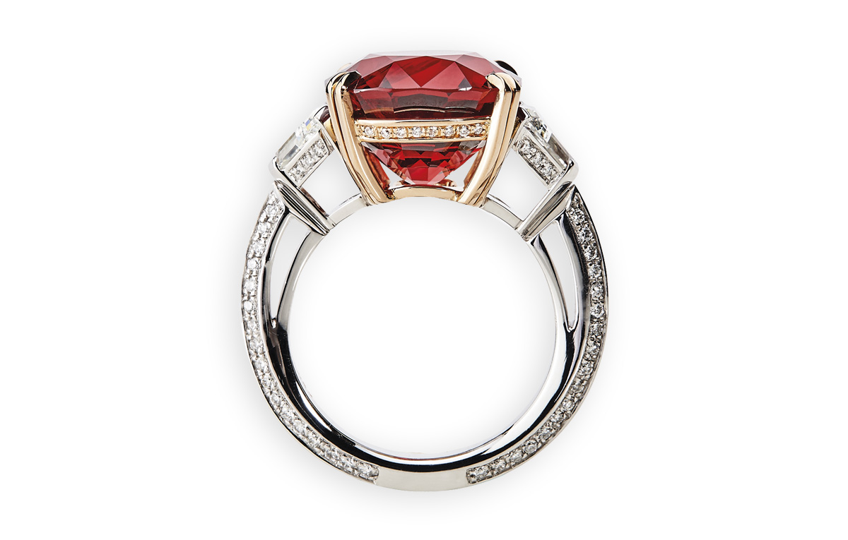 Spinell Ring granatapfelrot mit Diamanten in Hamburg kaufen bei Juwelier Wilm, Ballindamm