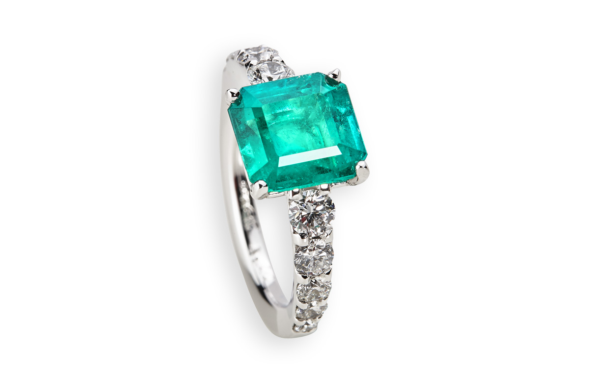 Smaragd-Ring Weißgold & Diamanten vom Hamburger Juwelier Wilm kaufen