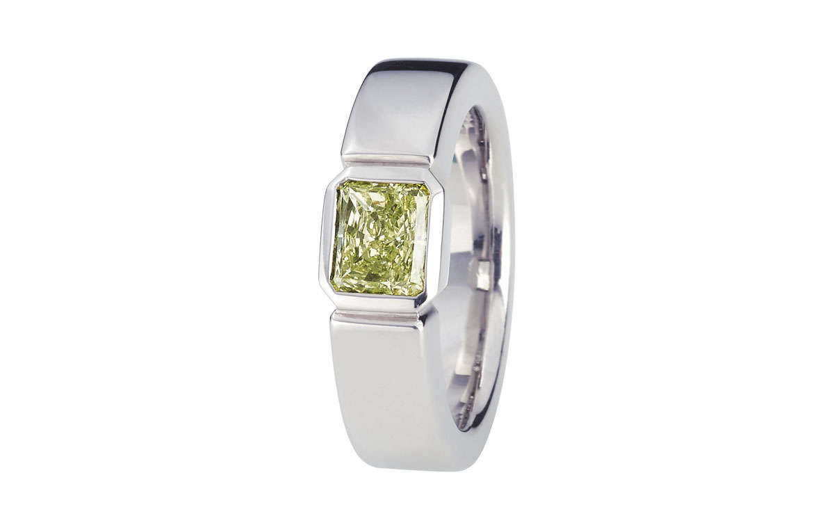 Weißgold Diamantring fancy yellowish green Diamant in Hamburg kaufen bei Juwelier Wilm, Ballindamm 26