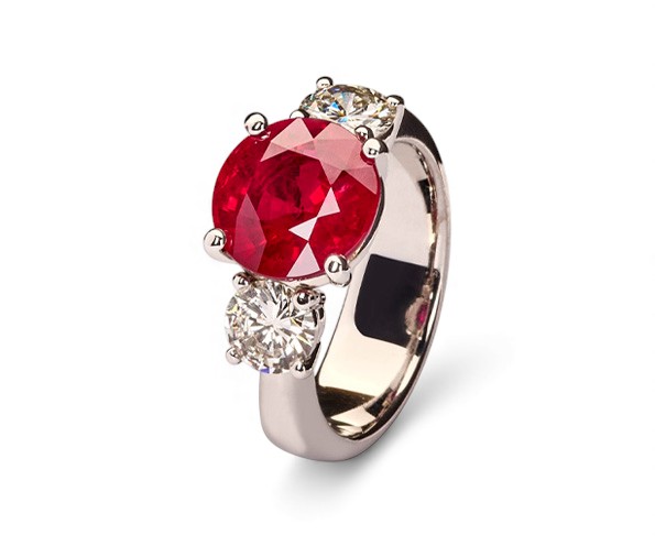 Weißgold Ring mit Diamanten und 4,5 ct Rubin