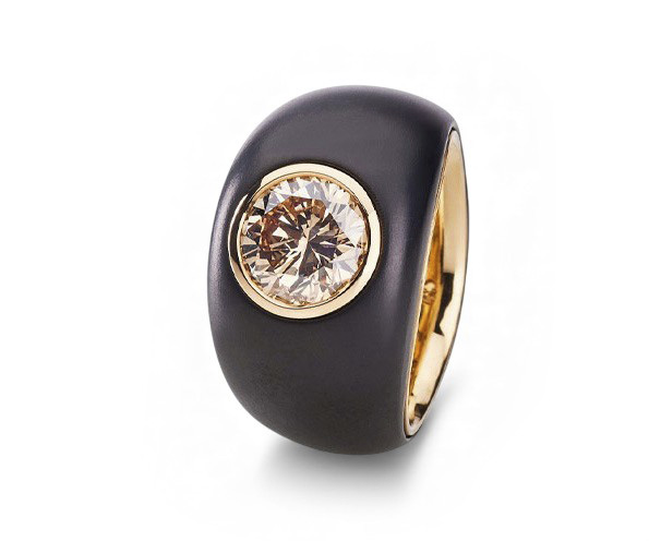 Goldring, brüniert mit Diamant